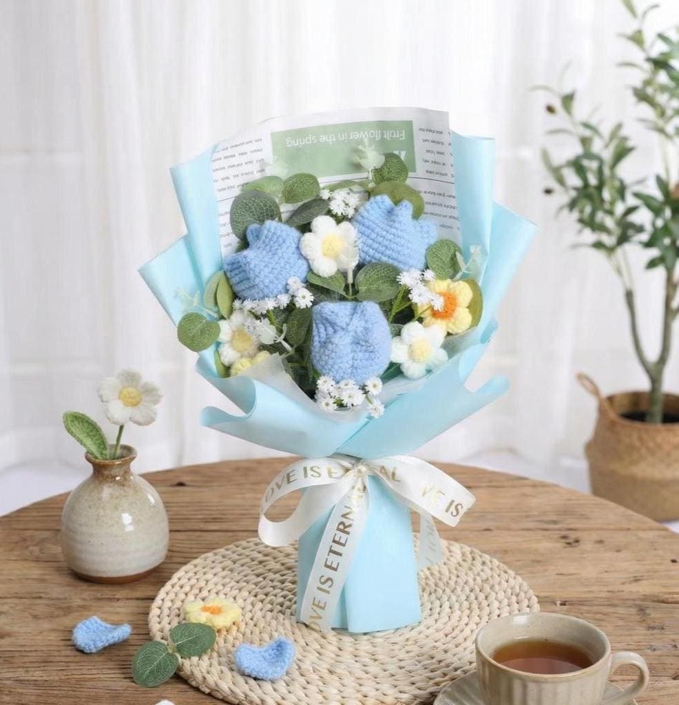 Bouquet de tulipes bleues au crochet - image 1