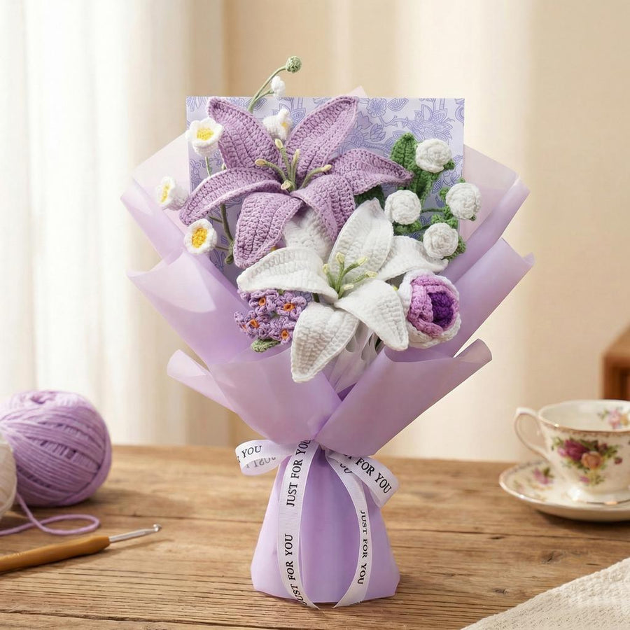 Bouquet de lys violet et blanc au crochet - image 1