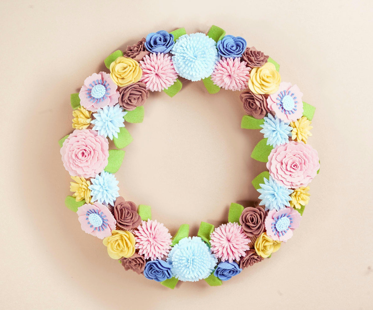 Couronne florale avec panneau bienvenue - image 1