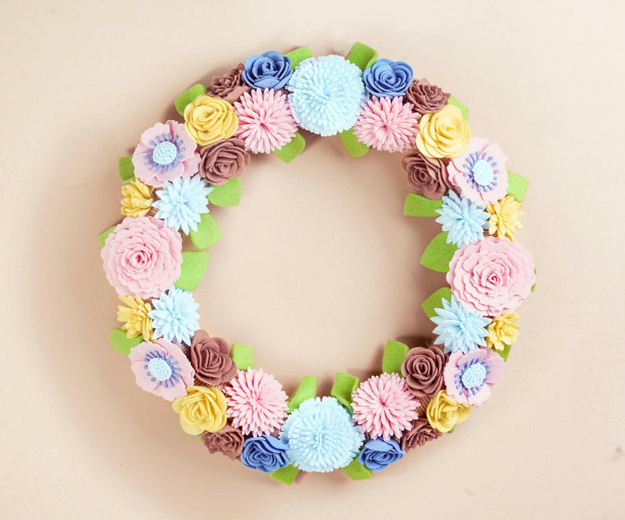 Couronne florale avec panneau bienvenue - image 1