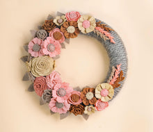 Couronne florale rustique en feutrine - image 1