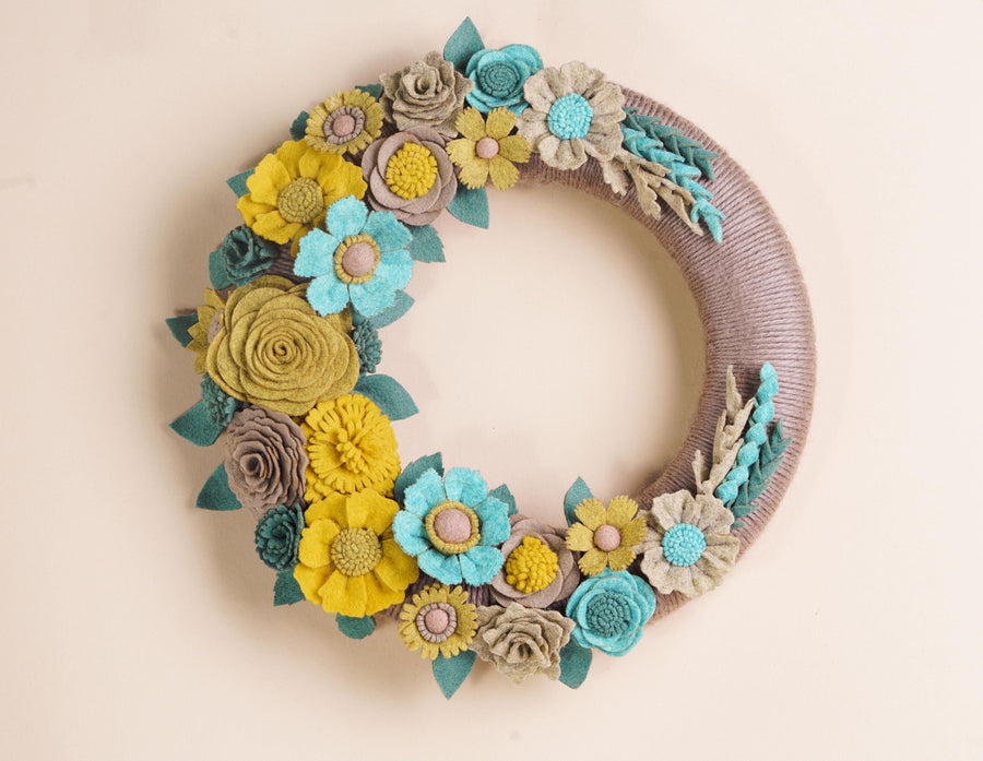 Couronne florale turquoise et doree en feutrine - image 1
