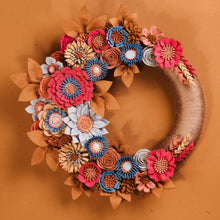 Couronne florale neutre en feutrine - image 1