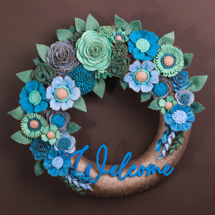 Couronne florale avec panneau bienvenue - image 1