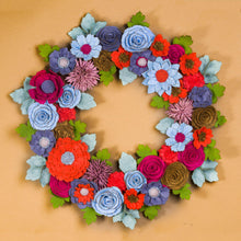 Couronne florale coloree en feutrine - image 1