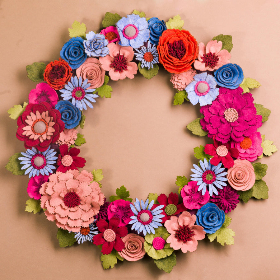 Couronne florale coloree en feutrine - image 1