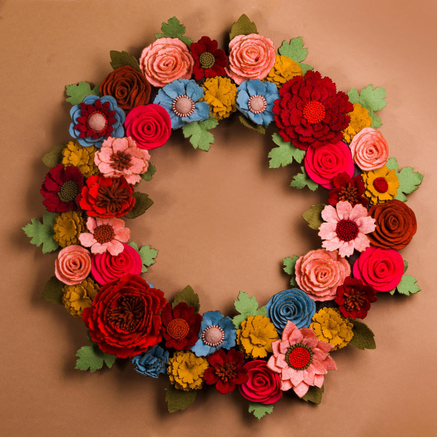 Couronne florale en feutrine - image 1