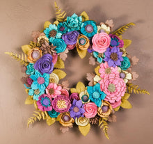 Couronne florale coloree en feutrine - image 1