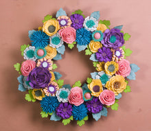 Couronne de fleurs sauvages en feutrine - image 1