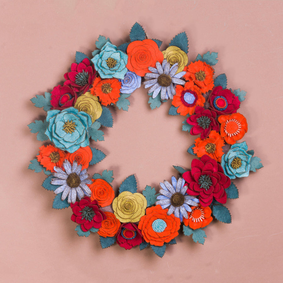 Couronne florale rustique en feutrine - image 1