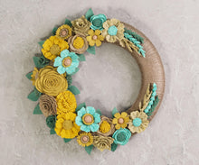 Couronne florale turquoise et doree en feutrine - image 2