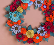 Couronne florale rustique en feutrine - image 2