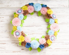 Couronne florale avec panneau bienvenue - image 3