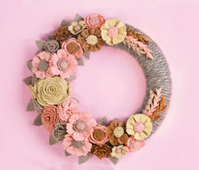 Couronne florale rustique en feutrine - image 3