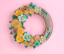 Couronne florale turquoise et doree en feutrine - image 3