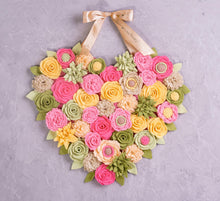 Couronne coeur florale en feutrine - image 3