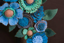 Couronne florale avec panneau bienvenue - image 3