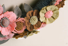Couronne florale rustique en feutrine - image 4