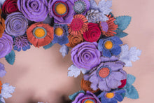 Couronne florale coloree en feutrine - image 4