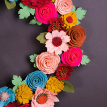Couronne florale en feutrine - image 4