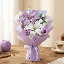 Bouquet de lys violet et blanc au crochet - image 5