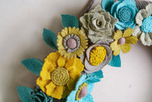 Couronne florale turquoise et doree en feutrine - image 5