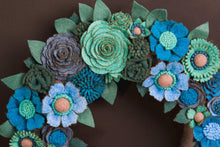 Couronne florale avec panneau bienvenue - image 5