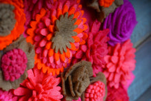 Couronne coeur florale en feutrine - image 6