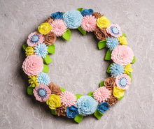 Couronne florale avec panneau bienvenue - image 6