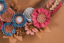 Couronne florale neutre en feutrine - image 6