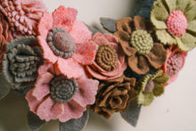 Couronne florale rustique en feutrine - image 7