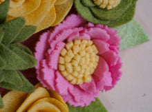 Couronne coeur florale en feutrine - image 7