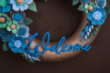 Couronne florale avec panneau bienvenue - image 7