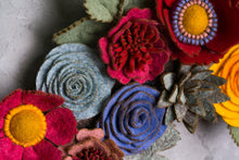 Couronne florale rustique en feutrine - image 7