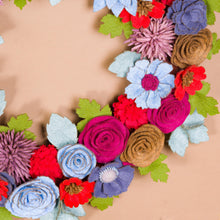 Couronne florale coloree en feutrine - image 7