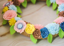 Couronne florale avec panneau bienvenue - image 8