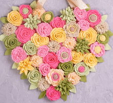 Couronne coeur florale en feutrine - image 8