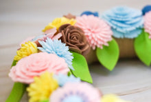 Couronne florale avec panneau bienvenue - image 9