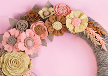 Couronne florale rustique en feutrine - image 9