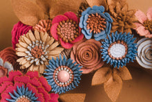 Couronne florale neutre en feutrine - image 9