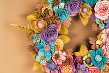 Couronne florale coloree en feutrine - image 9