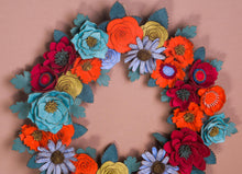 Couronne florale rustique en feutrine - image 9