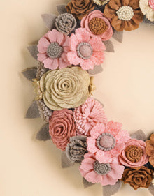 Couronne florale rustique en feutrine - image 10