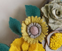 Couronne florale turquoise et doree en feutrine - image 10