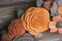 Couronne florale rustique en feutrine - image 10
