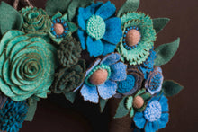 Couronne florale avec panneau bienvenue - image 10