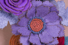 Couronne florale coloree en feutrine - image 10