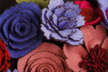 Couronne florale coloree en feutrine - image 10