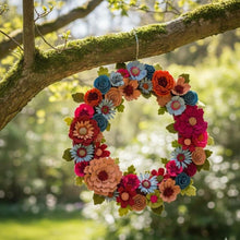 Couronne florale coloree en feutrine - image 11