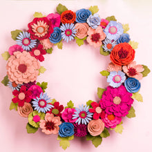 Couronne florale coloree en feutrine - image 12